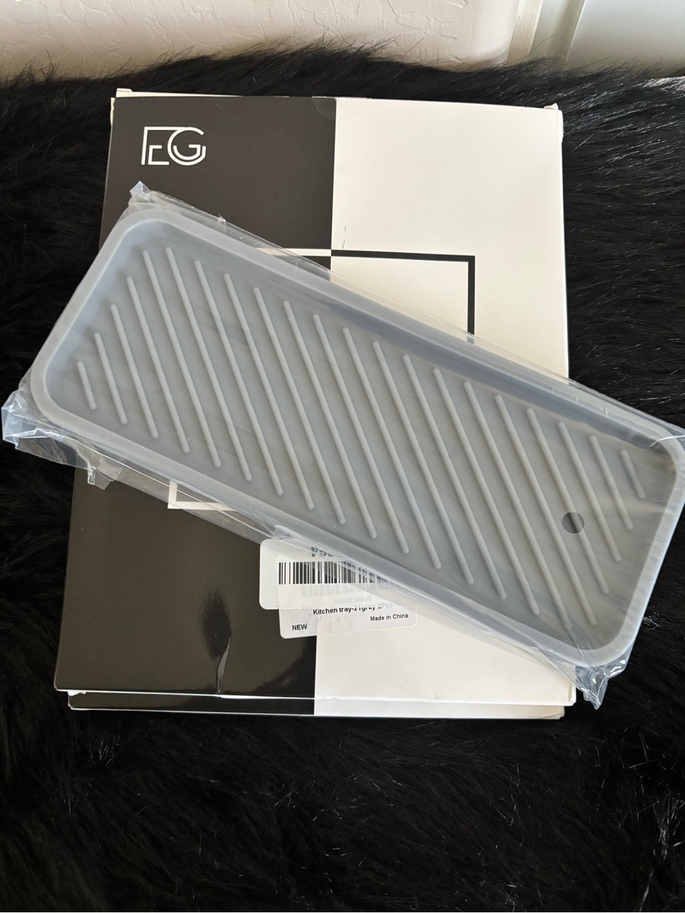 NIB EG-Tray used to keep the kitchen neat. Total of 4 trays, gray in color - Picture 7 of 7